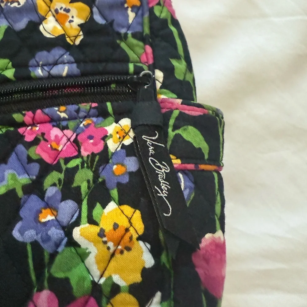Vera Bradley - Wildflower Garden - Shoulder Bag with Keychain - Picture 2 of 6